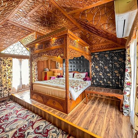 New Jacquline Heritage Houseboats Srinagar  Bagian luar foto