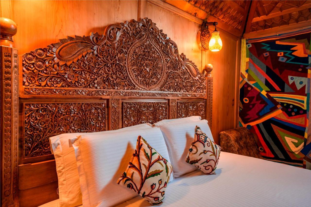 New Jacquline Heritage Houseboats Srinagar  Bagian luar foto