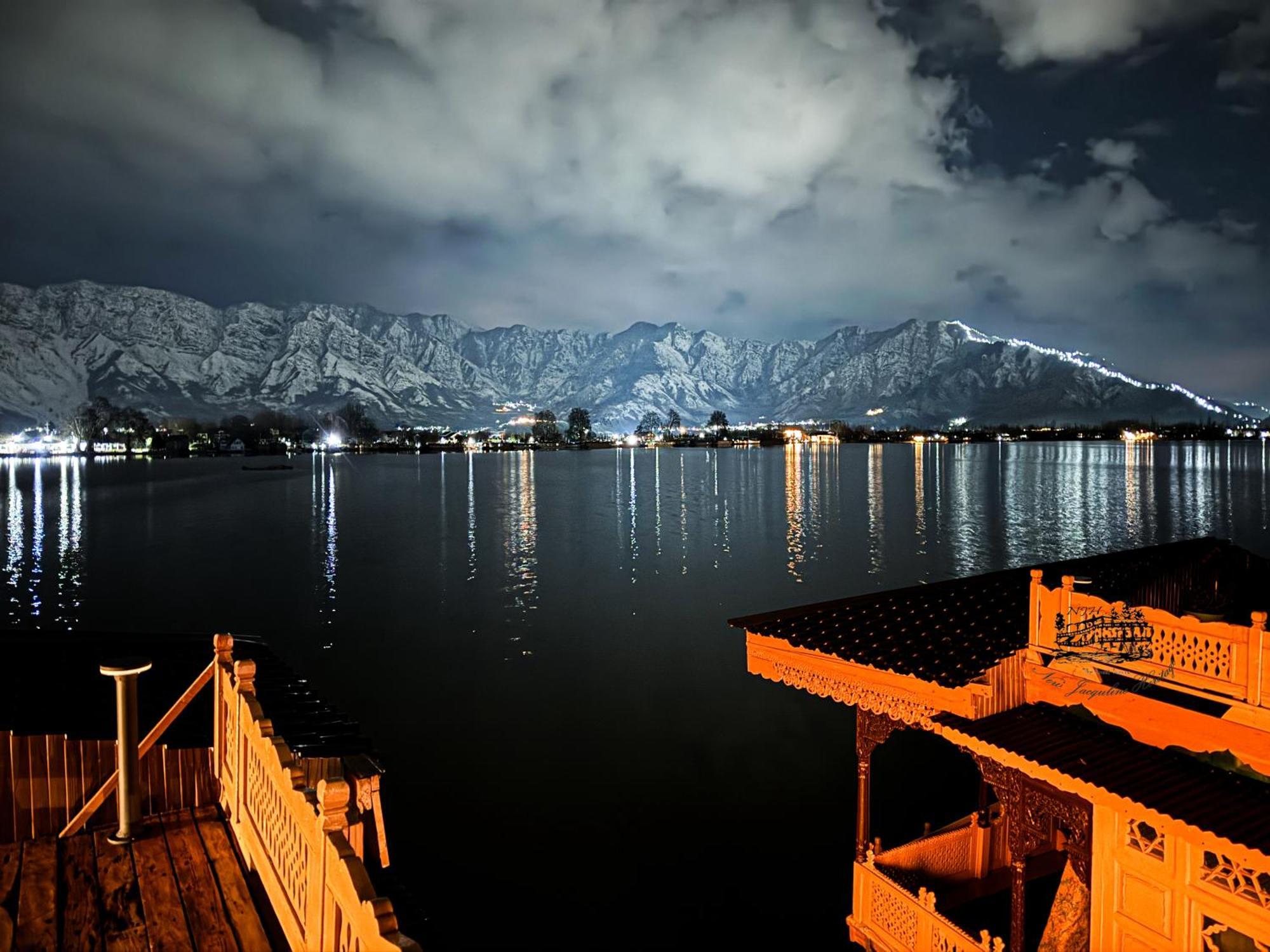 New Jacquline Heritage Houseboats Srinagar  Bagian luar foto