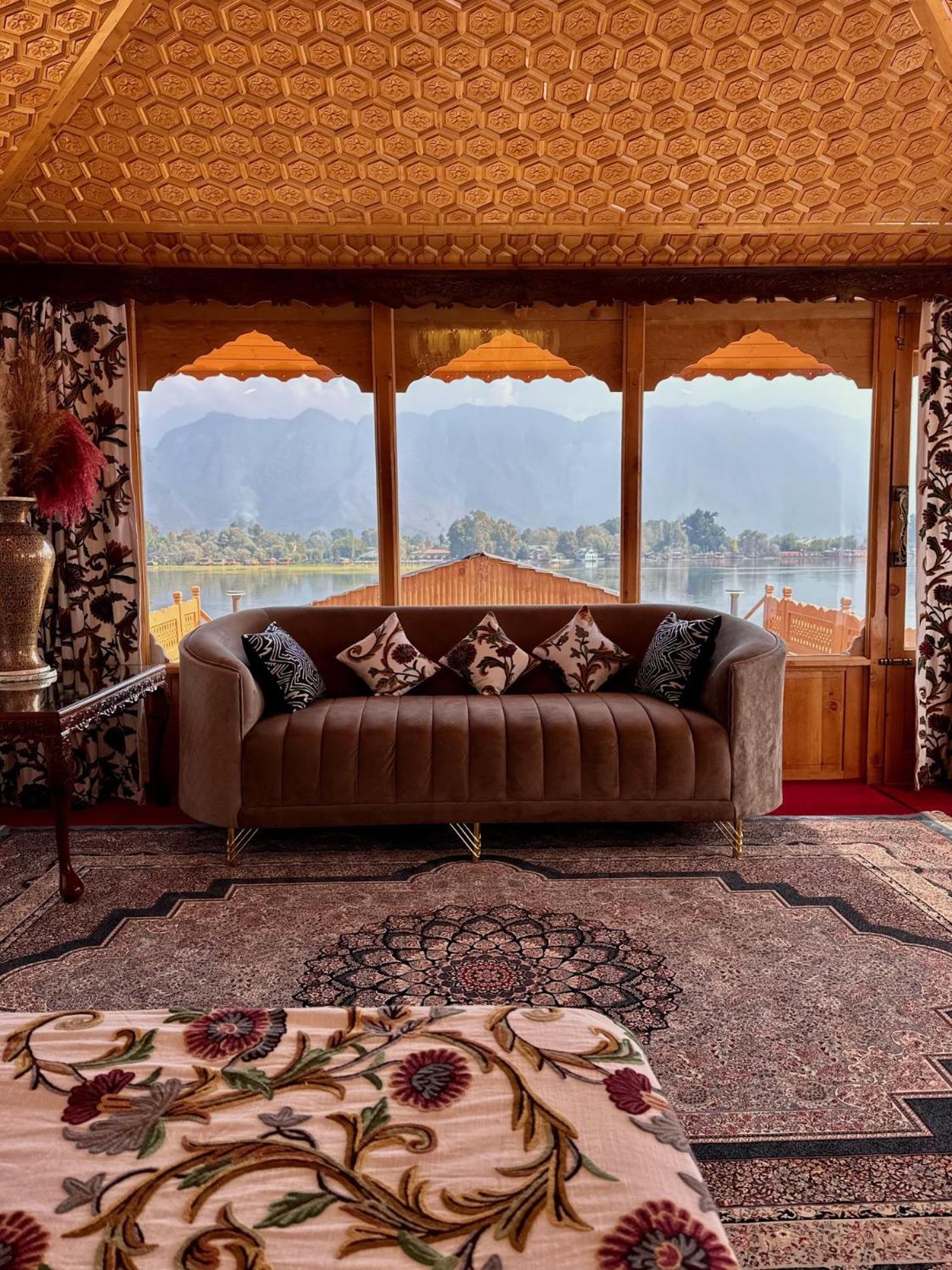 New Jacquline Heritage Houseboats Srinagar  Bagian luar foto