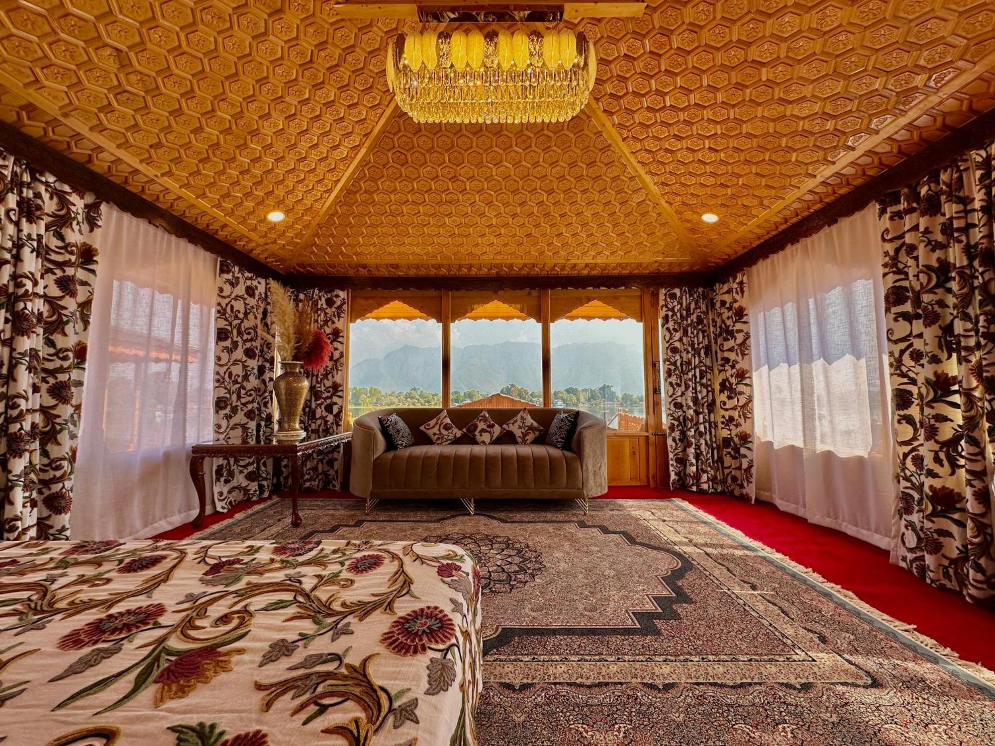 New Jacquline Heritage Houseboats Srinagar  Bagian luar foto