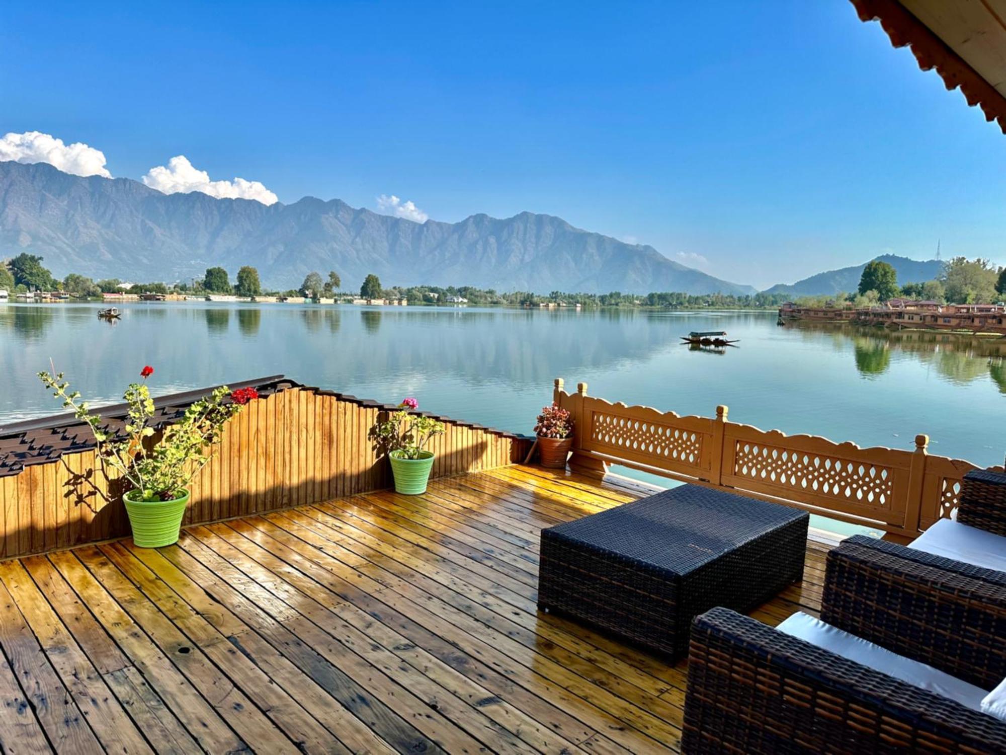 New Jacquline Heritage Houseboats Srinagar  Bagian luar foto