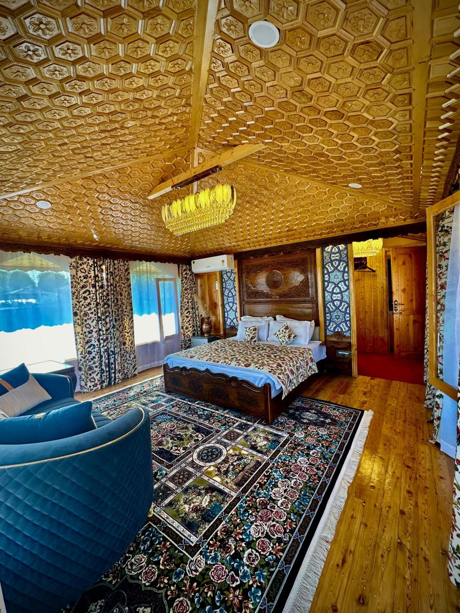 New Jacquline Heritage Houseboats Srinagar  Bagian luar foto