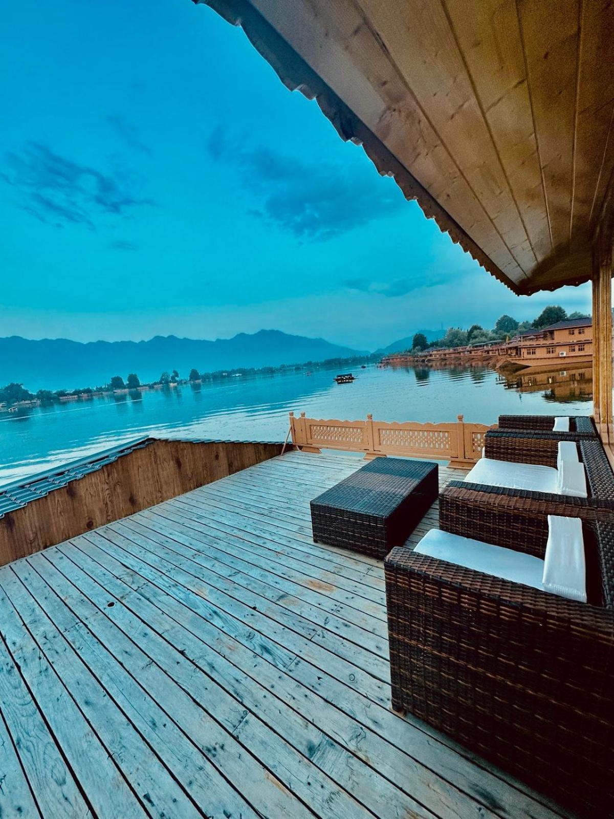 New Jacquline Heritage Houseboats Srinagar  Bagian luar foto