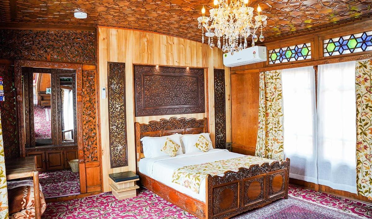 New Jacquline Heritage Houseboats Srinagar  Bagian luar foto