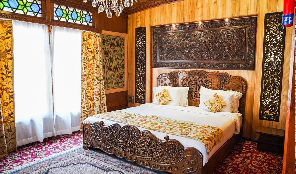 New Jacquline Heritage Houseboats Srinagar  Bagian luar foto