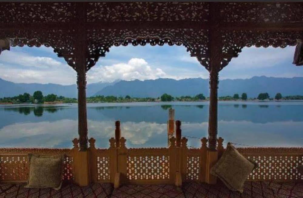 New Jacquline Heritage Houseboats Srinagar  Bagian luar foto