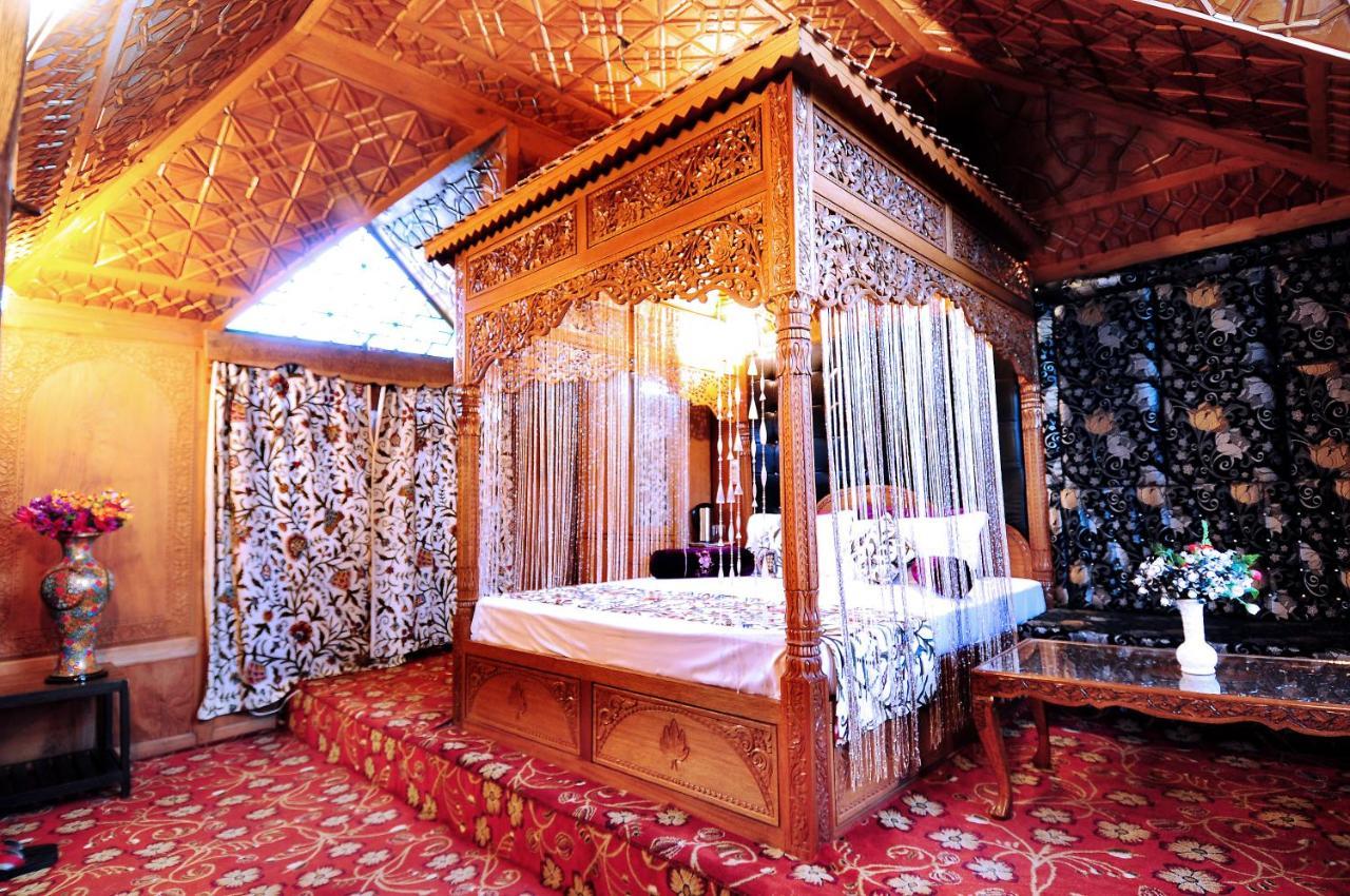 New Jacquline Heritage Houseboats Srinagar  Bagian luar foto